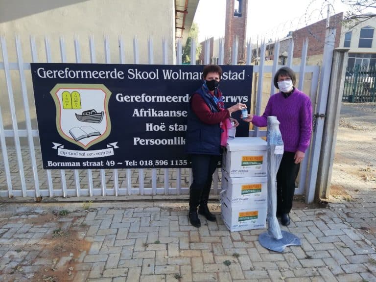 #AfriForumStaanSaam vir Skole: AfriForum se Wolmaransstad-tak verskaf hulppakket