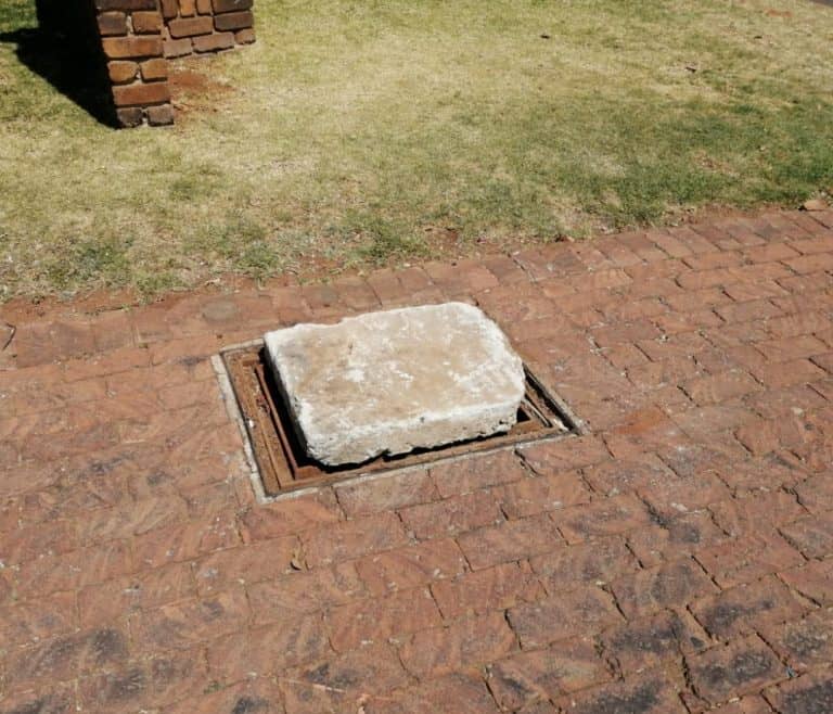 AfriForum’s Kempton Park branch replaces manhole cover