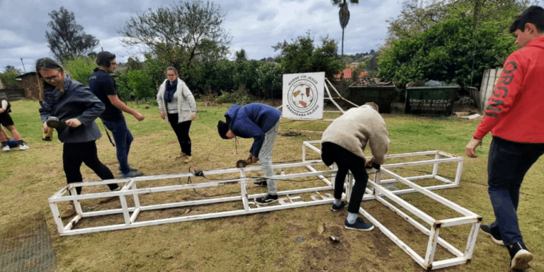 AfriForum se Piet Retief-jeugvleuel restoureer kruis