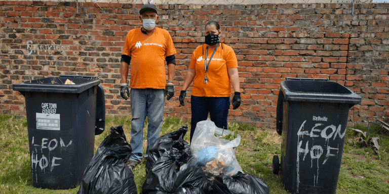 AfriForum se Kaapstad-Noord-tak maak groenstrook skoon