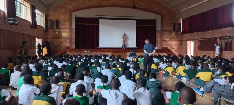 AfriForum-teenboelieveldtogspan besoek La Montagne Primary School
