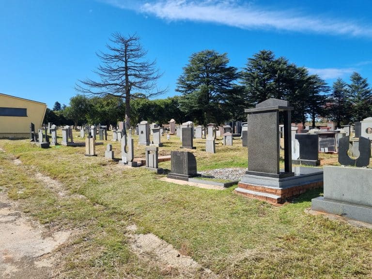 Ermelo-tak onderhou en beveilig plaaslike begraafplaas