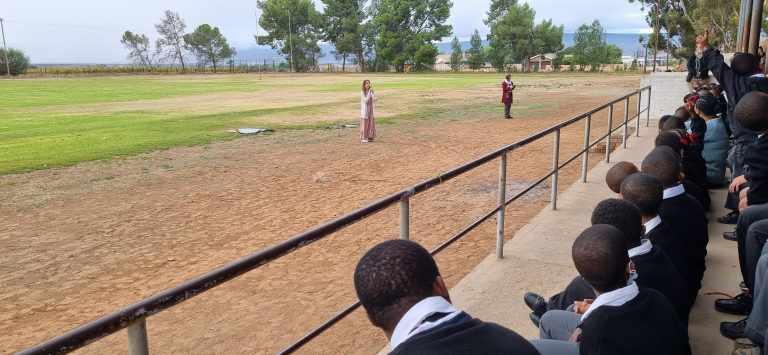 AfriForum se teenboelieveldtogspan besoek skole in Calitzdorp