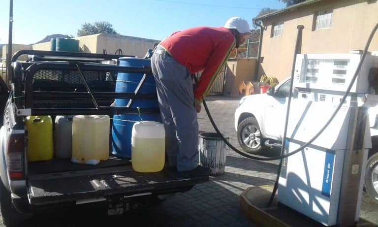 Springbok-tak skenk nog brandstof vir bestryding van sprinkaanplaag in Noord-Kaap
