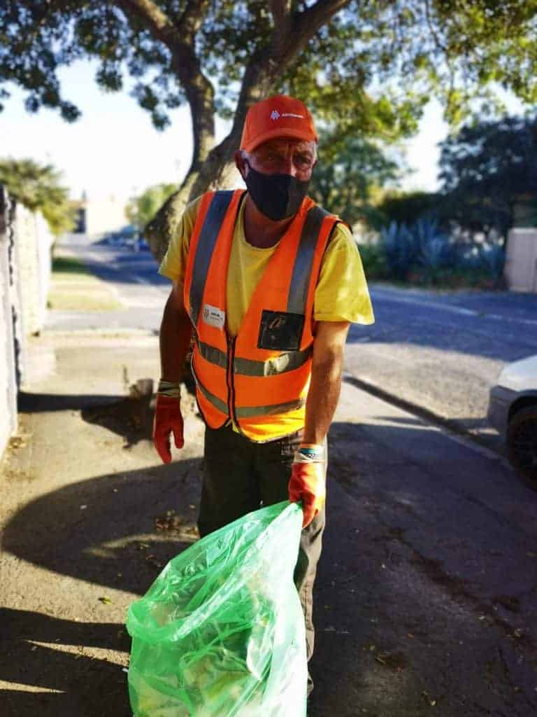 AfriForum se Kaapstad-Noord-tak maak parkie skoon en beveilig buurt